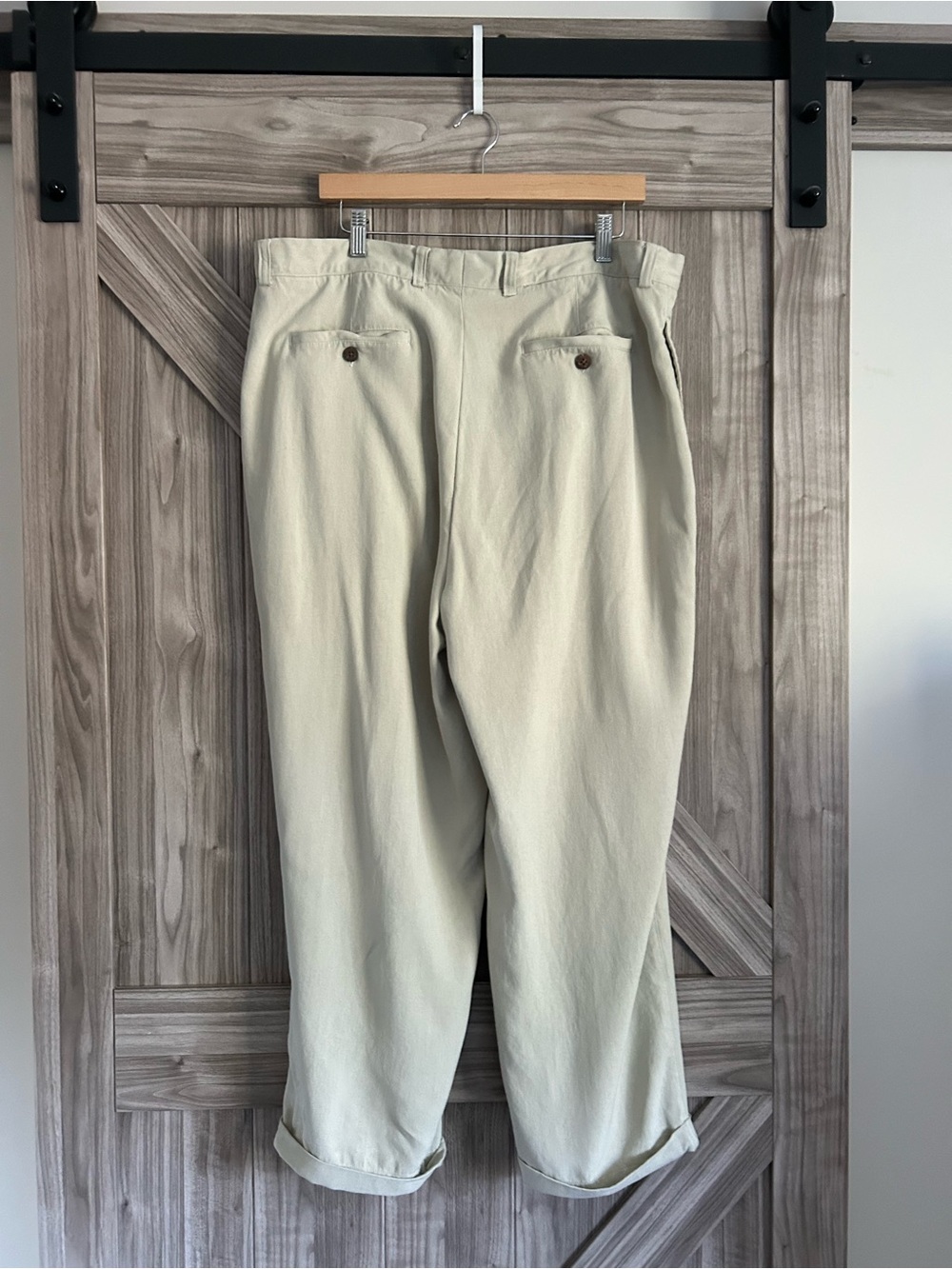 Tommy Bahama 100% Silk Pleated Chinos in Light Khaki - Picture 2 of 6